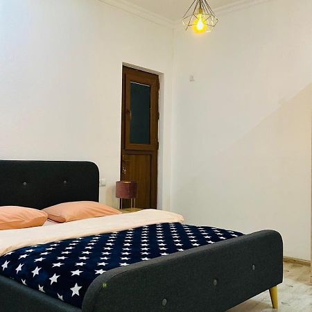 Sweet Apartment In Koetaisi Buitenkant foto