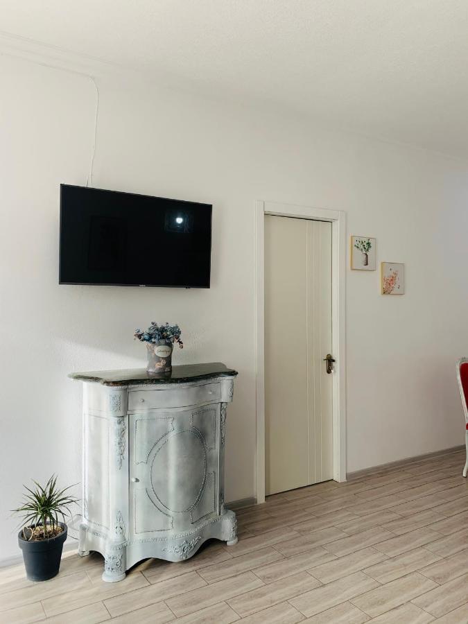 Sweet Apartment In Koetaisi Buitenkant foto